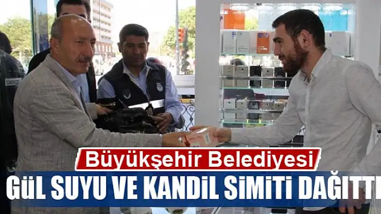 Büyükşehir Belediyesi, gül suyu ve kandil simiti dağıttı