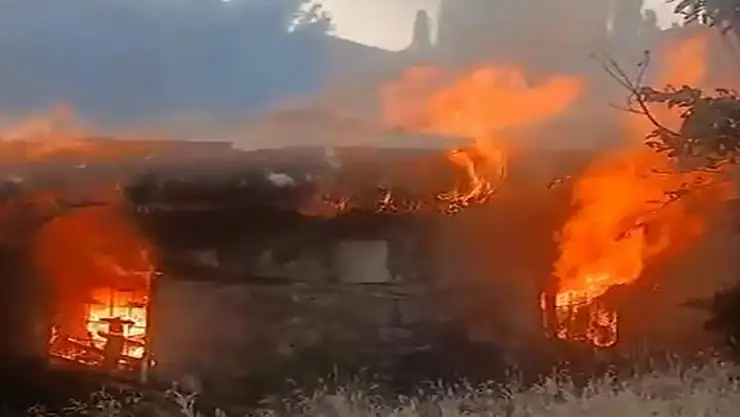 2 katlı evde çıkan yangın korkuttu