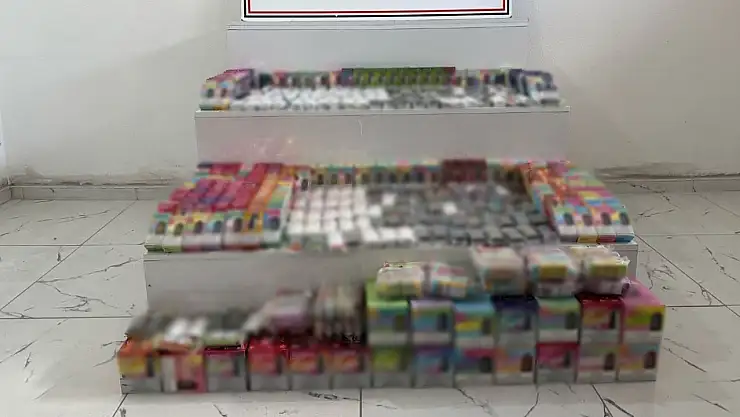 2 milyon TL değerinde kaçak elektronik sigara ele geçirildi: 3 gözaltı