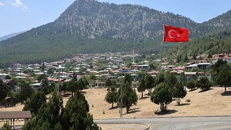 20 bin kişinin yaşadığı yaylada, sıcak nedeniyle nüfus 450 bine ulaştı