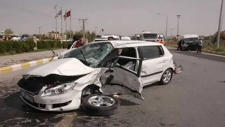 İpekyolu'nda Trafik Kazası, 5 Yaralı