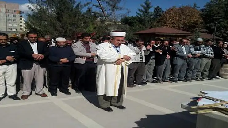 ŞEHİTLER İÇİN GIYABİ CENAZE NAMAZI