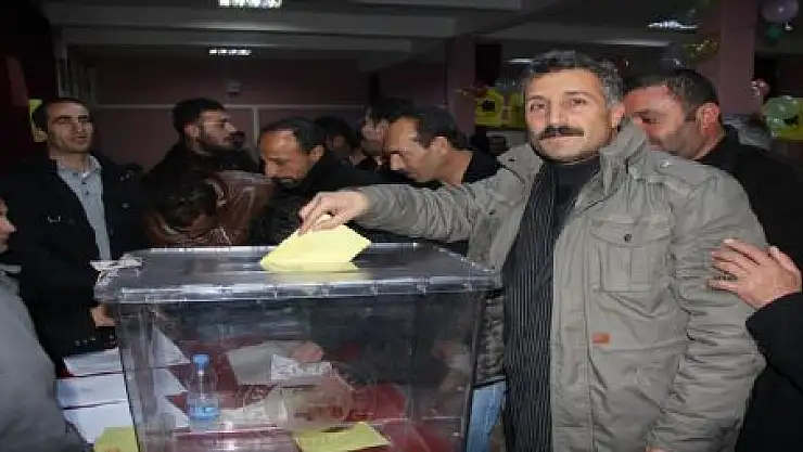 İLÇE BAŞKANLIĞI'NA YEŞİLIRMAK SEÇİLDİ