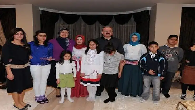VALİ KONUTUNDA ŞİİR OKUMA YARIŞMASI