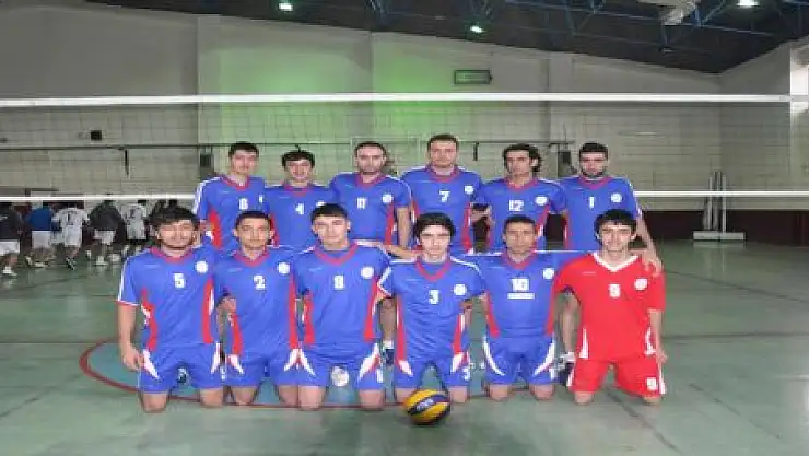 Voleybol'da  Liderliği Garantiledik