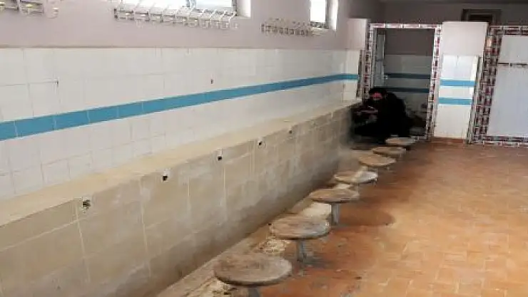 HIRSIZLAR CAMİNİN MUSLUKLARINI ÇALDI