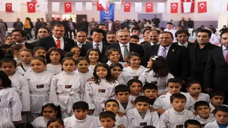 BÜYÜKELÇİ'YE TEKVANDO GÖSTERİSİ