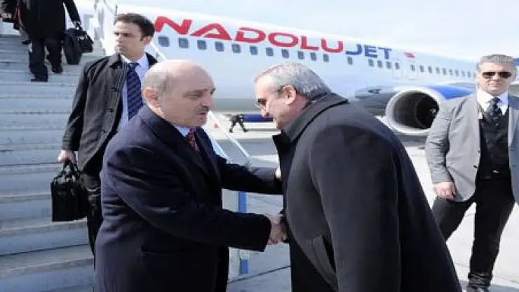 BAKAN BAYRAKTAR VAN'DA