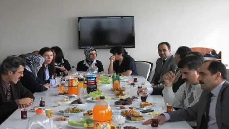 SAĞLIK ÇALIŞANLARI YEMEKTE BULUŞTU