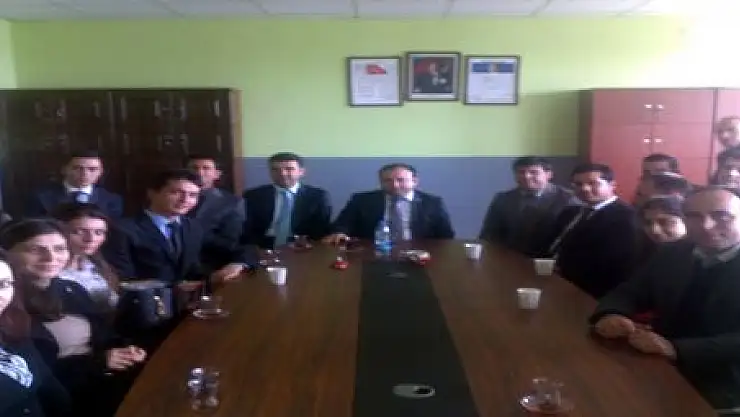 COŞKUN'DAN KUNDAKLANAN OKULA ZİYARET