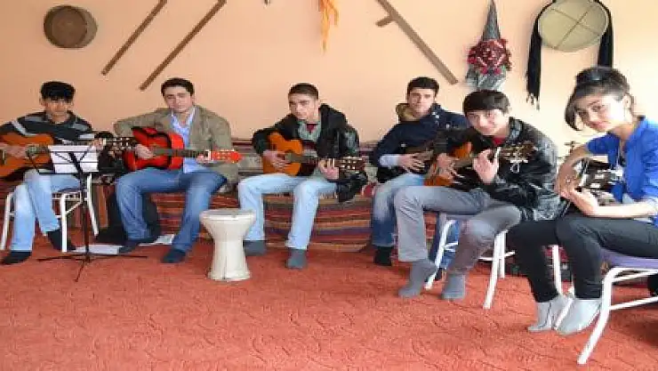 GİTAR KURSUNA BÜYÜK İLGİ