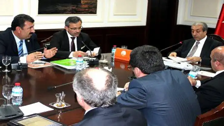 TÜDKİYEB'DEN BAKAN MEHDİ EKER'E ZİYARET