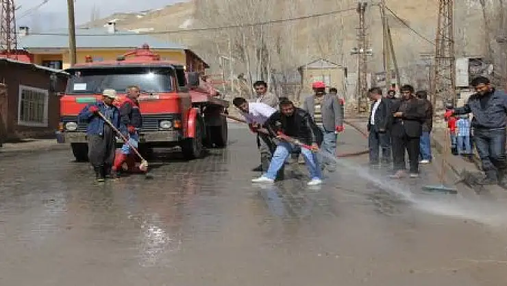 BAŞKALE'DE BAHAR TEMİZLİĞİ