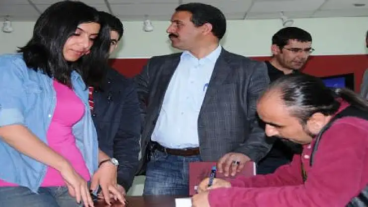 Kürtçe bitki adları sözlüğü'nün imza günü