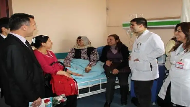 GÖNÜL ELÇİLERİ'NDEN HASTA ZİYARETİ