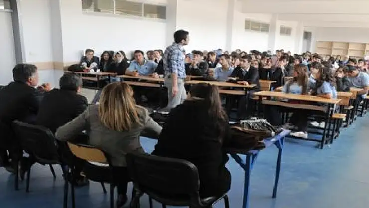 ÖĞRENCİLERE PSİKOLOG TARAFINDAN EĞİTİM