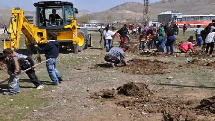 BOSTANİÇİ'NDE AĞAÇLANDIRMA ÇALIŞMASI