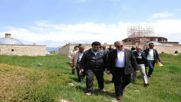 ESKİ VAN AYAĞA KALKIYOR