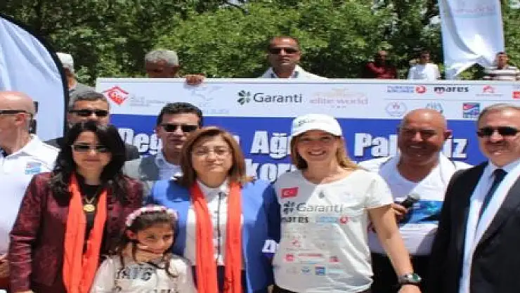 BAKAN ŞAHİN, ERCÜMEN'İ TEBRİK ETTİ