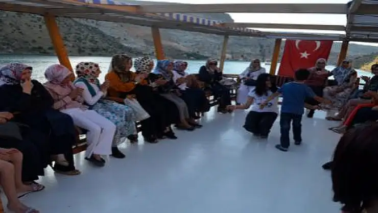 BAYANLAR GÜNEYDOĞU'YU GEZDİ