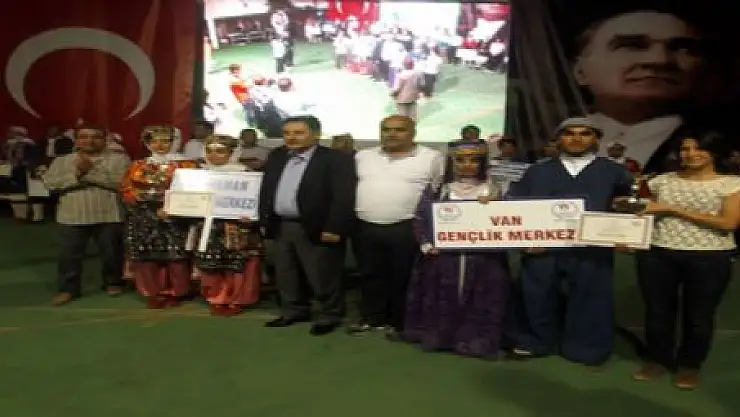 Halk oyunları ekibinden Türkiye birinciliği