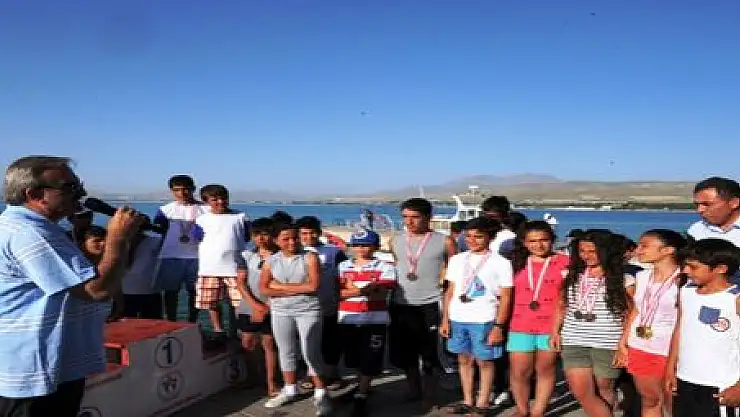 YELKENCİLERE ÖDÜLLERİ VERİLDİ