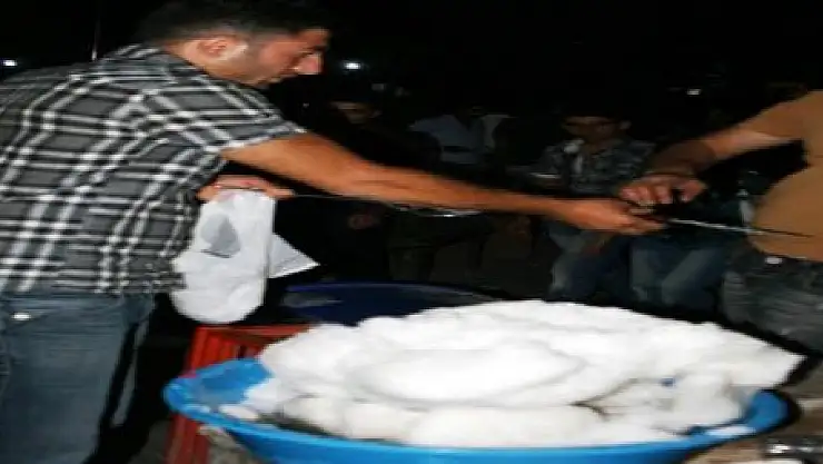 VAN'DA PEKMEZLİ KAR SATIŞI