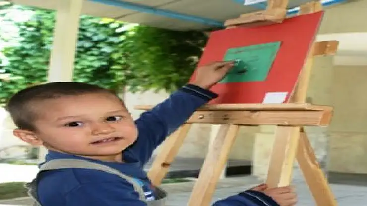 MÜLTECİ ÇOCUKLAR HAYALLERİNİ ÇİZDİ