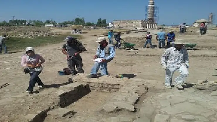 ESKİ VAN'DA KAZILAR DURDURULSUN!