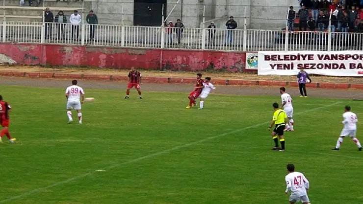 BELEDİYE VANSPOR 3 PUANI 2 GOLLE ALDI