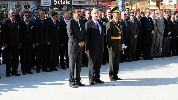Bakan Avcı Cumhuriyet Bayramı Törenine katıldı