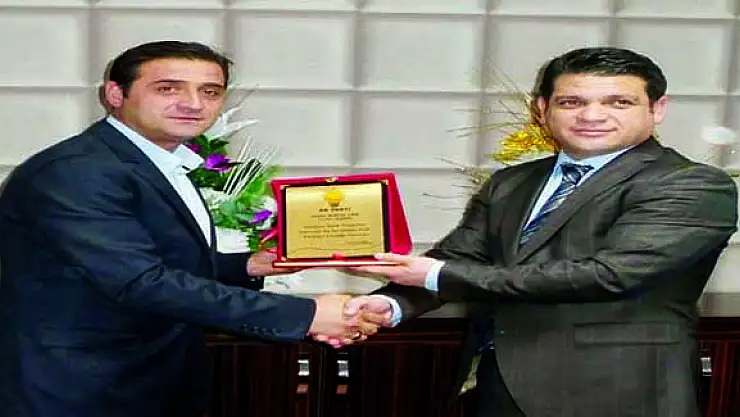 Ak Parti İlçe Teşkilatından Rıdvan Cana Plaket
