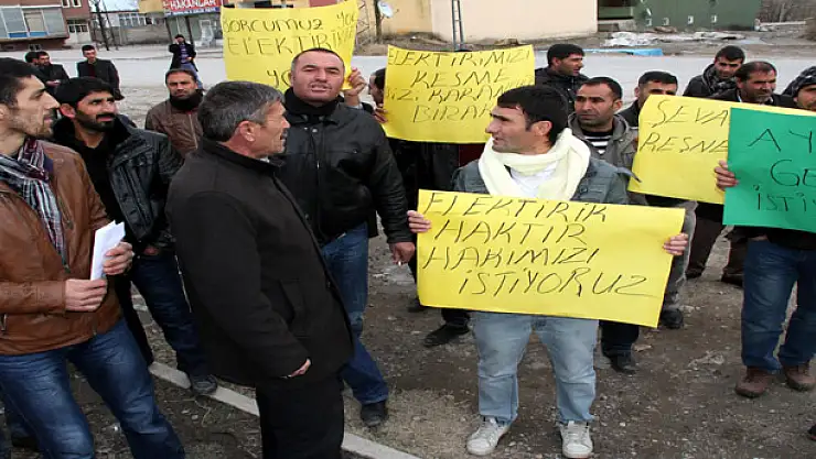 ELEKTRİK KESİNTİLERİ PROTESTO EDİLDİ