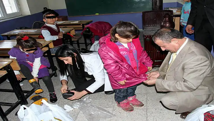 ÖĞRENCİLERE KIŞLIK KIYAFET YARDIMI