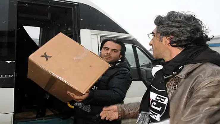 ÇARŞIDAN VANLI ÖĞRENCİLERE EĞİTİM YARDIMI