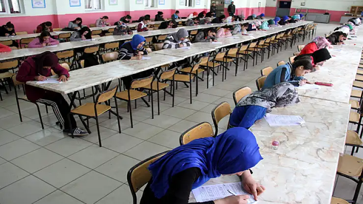 TABLET BİLGİSAYAR İÇİN SINAV'A GİRDİLER