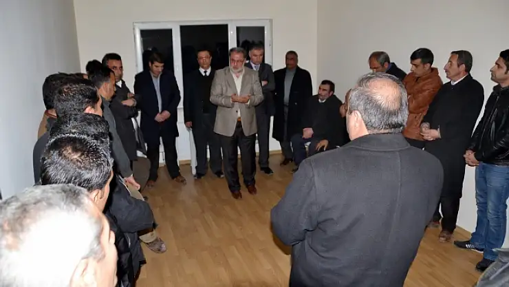 AK PARTİLİ GÜLAÇAR'A  SALDIRI