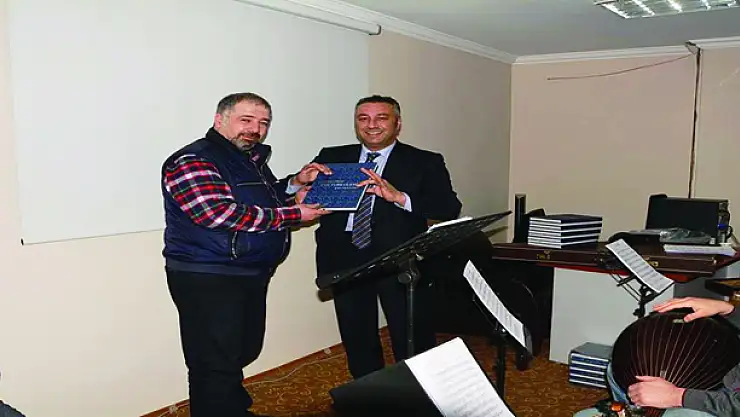 Van Türk Musıki Derneğinden Murat Otoya Jest