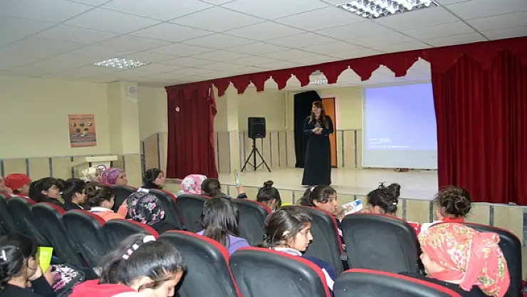 GENÇLİK MERKEZİ'NDEN TANITIM ÇALIŞMALARI