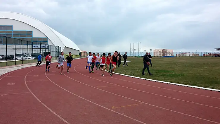 VAN'DA ATLETİZM YARIŞMASI