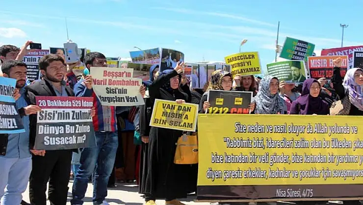 Öğrenciler Mısır'daki İdamları Protesto Etti