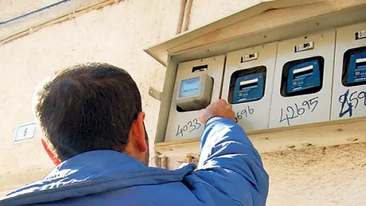 VAN'DA OKULLARIN ELEKTRİĞİ KESİLDİ