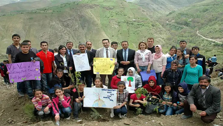 MÜDÜRLERİ İÇİN HATIRA ORMANI OLUŞTURULDU