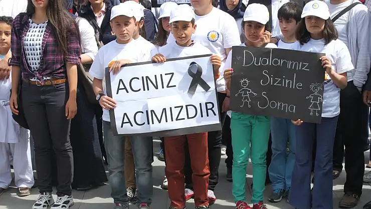 19 MAYIS TÖRENİ BURUK KUTLANDI