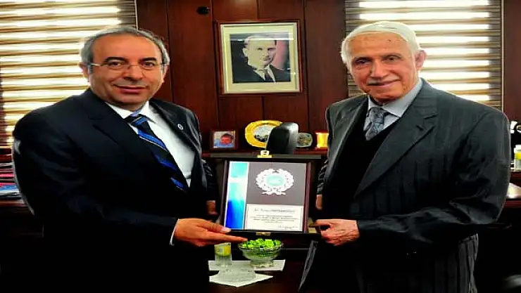 BATTALDAN İŞADAMI HAYDAROĞLU'NA PLAKET