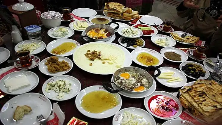 KAHVALTI REKORUNA BANKALARDAN DESTEK