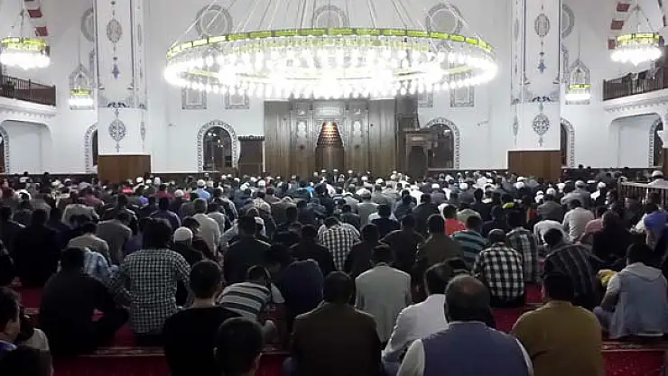SOMA ŞEHİTLERİ VANDA ANILDI