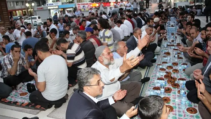 Müslüman kardeşler insiyatifin'den dayanışma iftarı