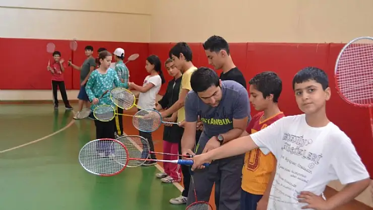 Vanlı Çocuklar  Badiminton  Sporunu Sevdi 