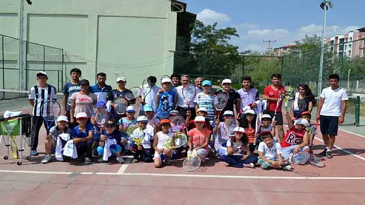 Ücretsiz Tenis Kursları Devam Ediyor